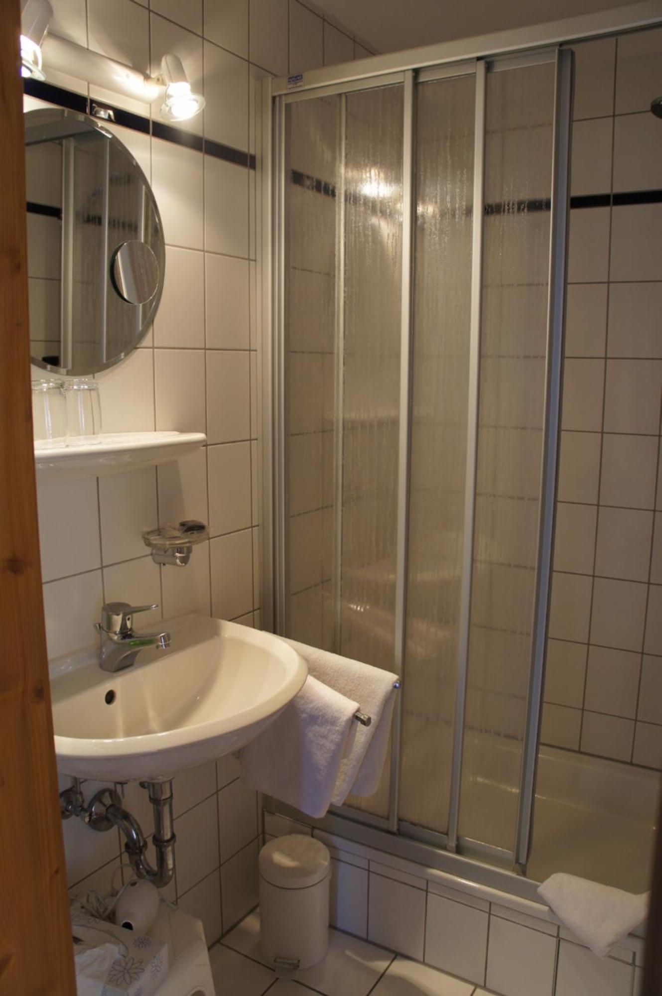 Hotel Schwarzer Adler Erlangen Bilik gambar