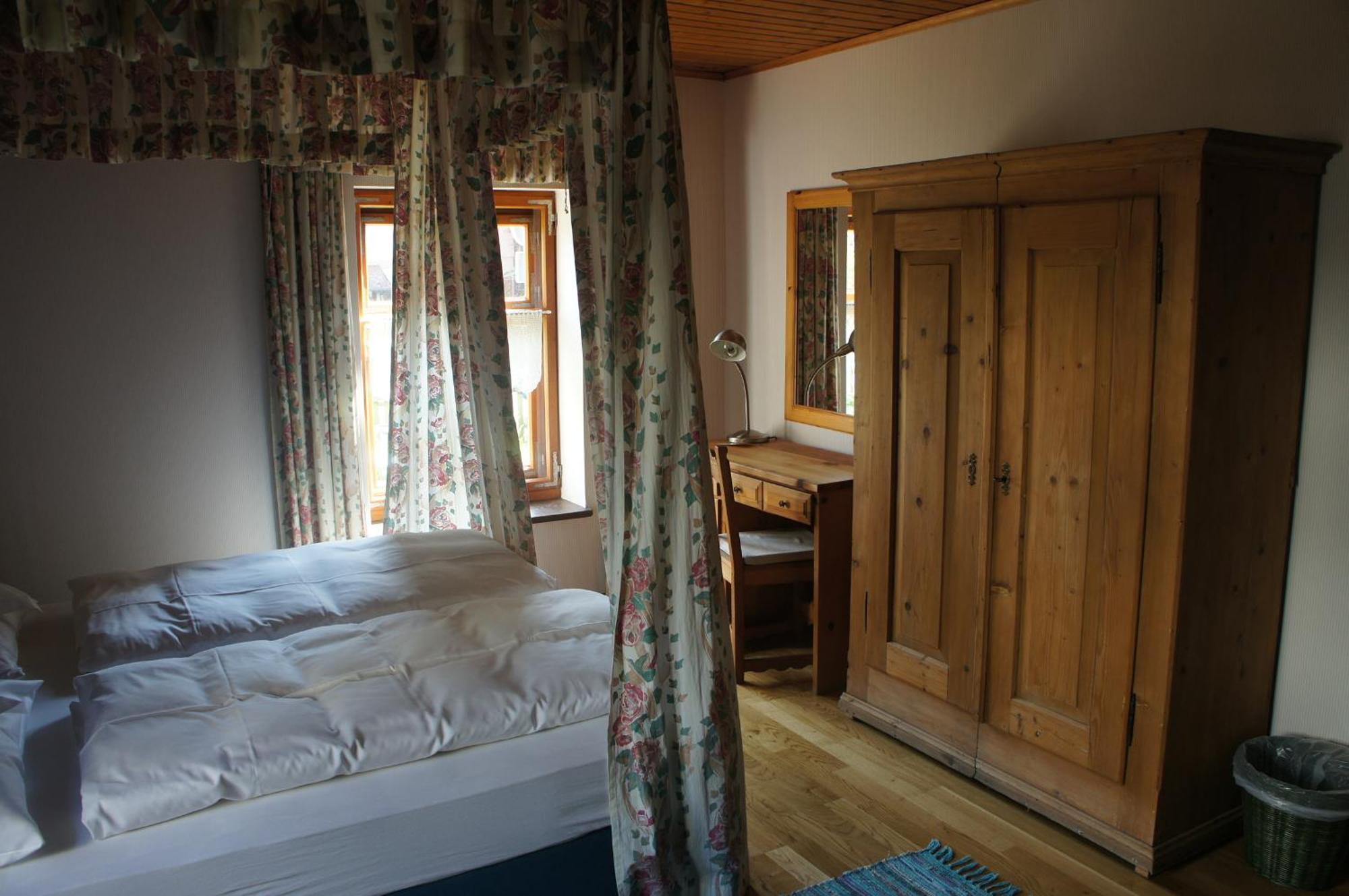 Hotel Schwarzer Adler Erlangen Bilik gambar